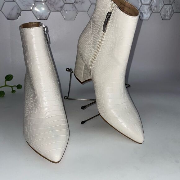 Steve Madden Nadalie Ankle Booties with Sleek Design Cream - Picture 1 of 9